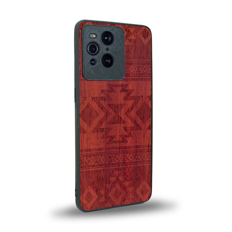 Coque de protection en bois véritable fabriquée en France pour Oppo Find X3 Pro avec des motifs géométriques s'inspirant des temples aztèques, mayas et incas