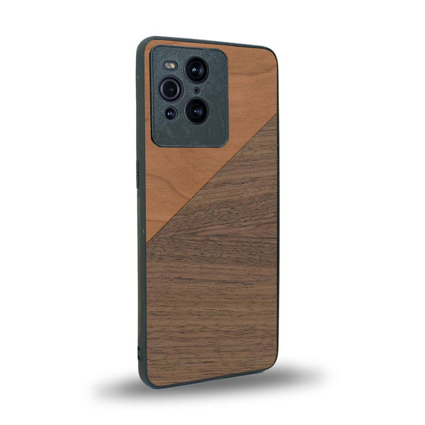 Coque de protection en bois véritable fabriquée en France pour Oppo Find X3 Pro alliant du merisier et du noyer formant chacun un triangle avec une jointure en diagonale sur le thème de l'art abstrait