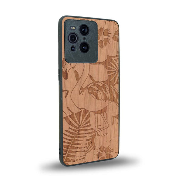 Coque de protection en bois véritable fabriquée en France pour Oppo Find X3 Pro sur le thème de la nature et des animaux représentant un flamant rose entre des fougères
