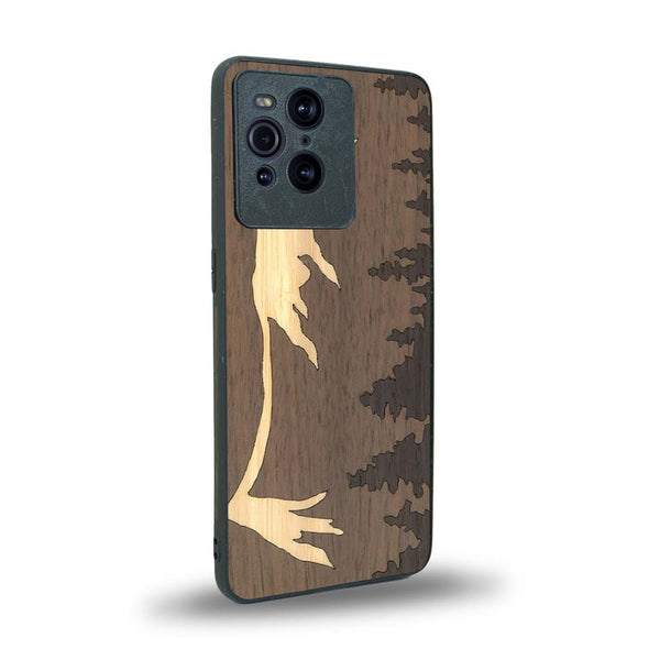 Coque de protection en bois véritable fabriquée en France pour Oppo Find X3 Pro sur le thème de la nature et de la montagne qui allie du chêne fumé, du noyer et du bambou représentant le mont mézenc