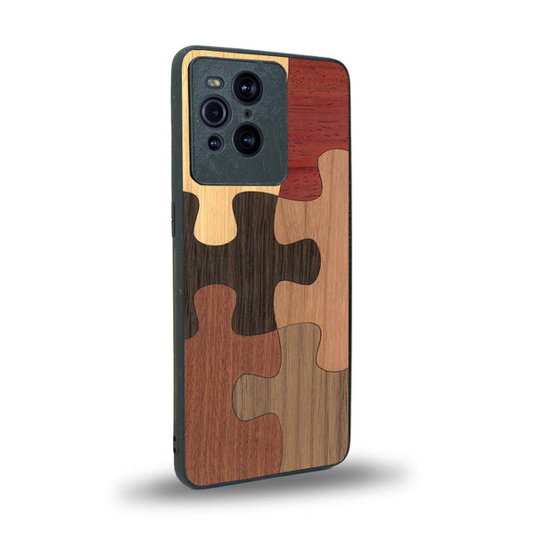 Coque de protection en bois véritable fabriquée en France pour Oppo Find X3 Pro représentant un puzzle en six pièces qui allie du chêne fumé, du noyer, du bambou, du padouk, du merisier et de l'acajou