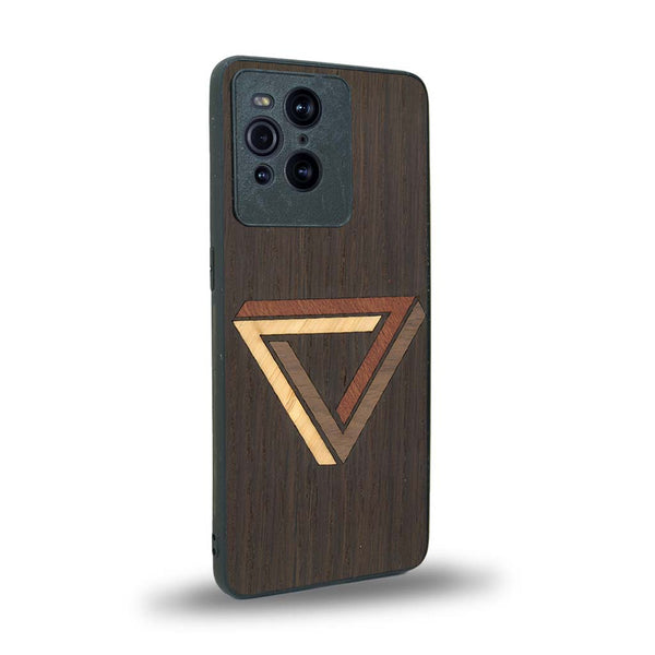 Coque de protection en bois véritable fabriquée en France pour Oppo Find X3 Pro sur le thème de l'art géométrique qui allie du chêne fumé, du noyer, du bambou et du padouk représentant le triangle de penrose