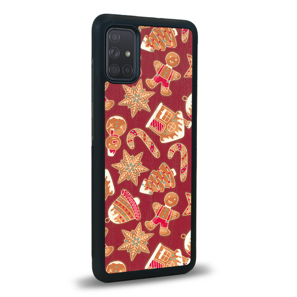 Coque de protection en bois véritable fabriquée en France pour Samsung A02S sur le thème de noël et de l'hiver avec un motif représentant un bonhomme de pain d'épice
