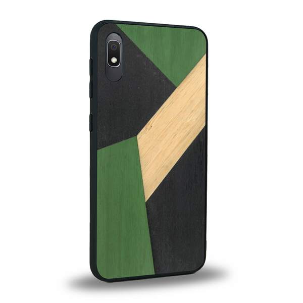 Coque de protection en bois véritable fabriquée en France pour Samsung A10 alliant du bambou, du tulipier vert et noir en forme de mosaïque minimaliste sur le thème de l'art abstrait
