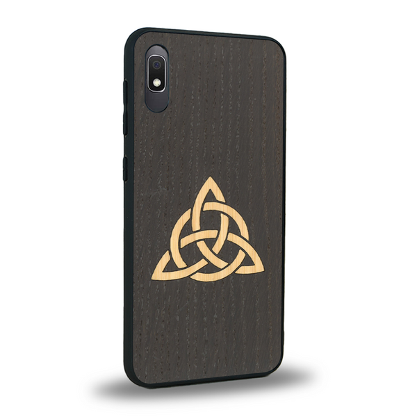 Coque de protection en bois véritable fabriquée en France pour Samsung A10E alliant du chêne fumé et du bambou représentant une triquetra