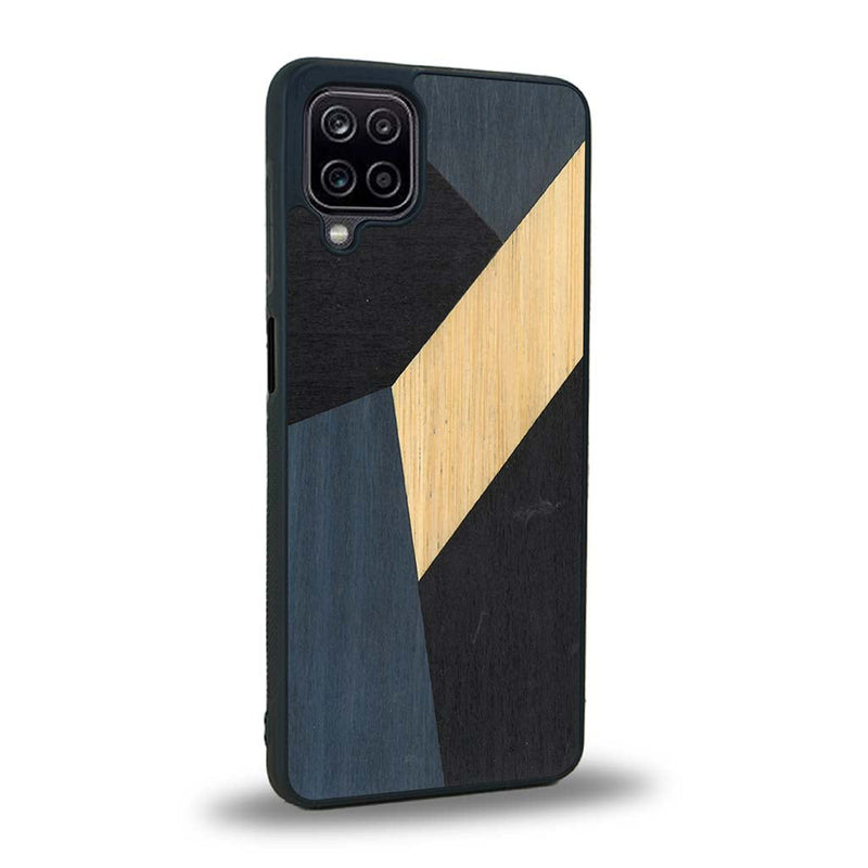 Coque de protection en bois véritable fabriquée en France pour Samsung A12 5G alliant du bambou, du tulipier bleu et noir en forme de mosaïque minimaliste sur le thème de l'art abstrait