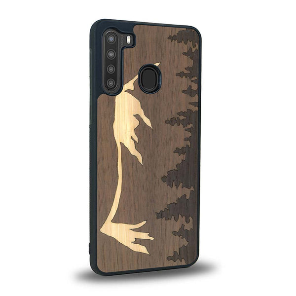 Coque de protection en bois véritable fabriquée en France pour Samsung A21 sur le thème de la nature et de la montagne qui allie du chêne fumé, du noyer et du bambou représentant le mont mézenc