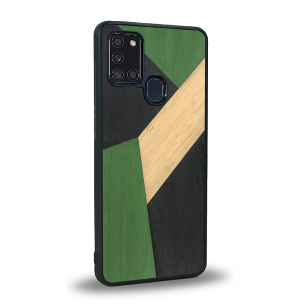 Coque de protection en bois véritable fabriquée en France pour Samsung A21S alliant du bambou, du tulipier vert et noir en forme de mosaïque minimaliste sur le thème de l'art abstrait
