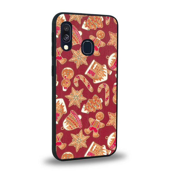 Coque de protection en bois véritable fabriquée en France pour Samsung A30 sur le thème de noël et de l'hiver avec un motif représentant un bonhomme de pain d'épice