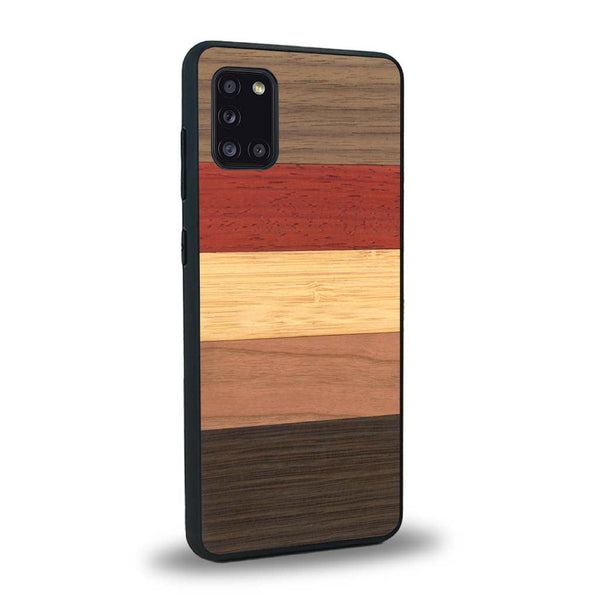 Coque de protection en bois véritable fabriquée en France pour Samsung A31 alliant des bandes horizontales de bambou, merisier, padouk, noyer et chêne fumé