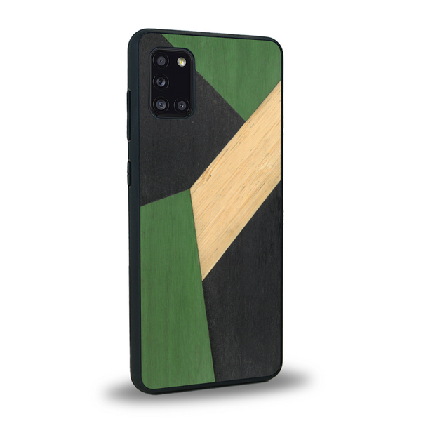 Coque de protection en bois véritable fabriquée en France pour Samsung A31 alliant du bambou, du tulipier vert et noir en forme de mosaïque minimaliste sur le thème de l'art abstrait