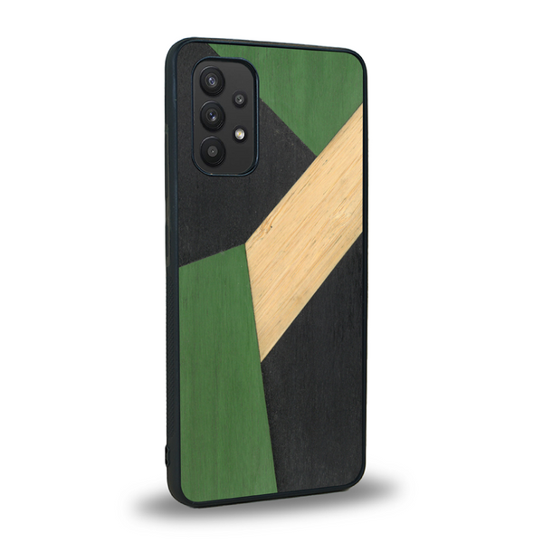 Coque de protection en bois véritable fabriquée en France pour Samsung A32 4G alliant du bambou, du tulipier vert et noir en forme de mosaïque minimaliste sur le thème de l'art abstrait