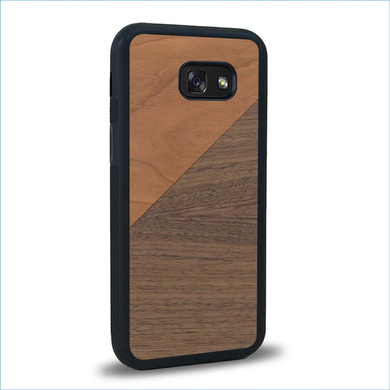 Coque de protection en bois véritable fabriquée en France pour Samsung A5 alliant du merisier et du noyer formant chacun un triangle avec une jointure en diagonale sur le thème de l'art abstrait