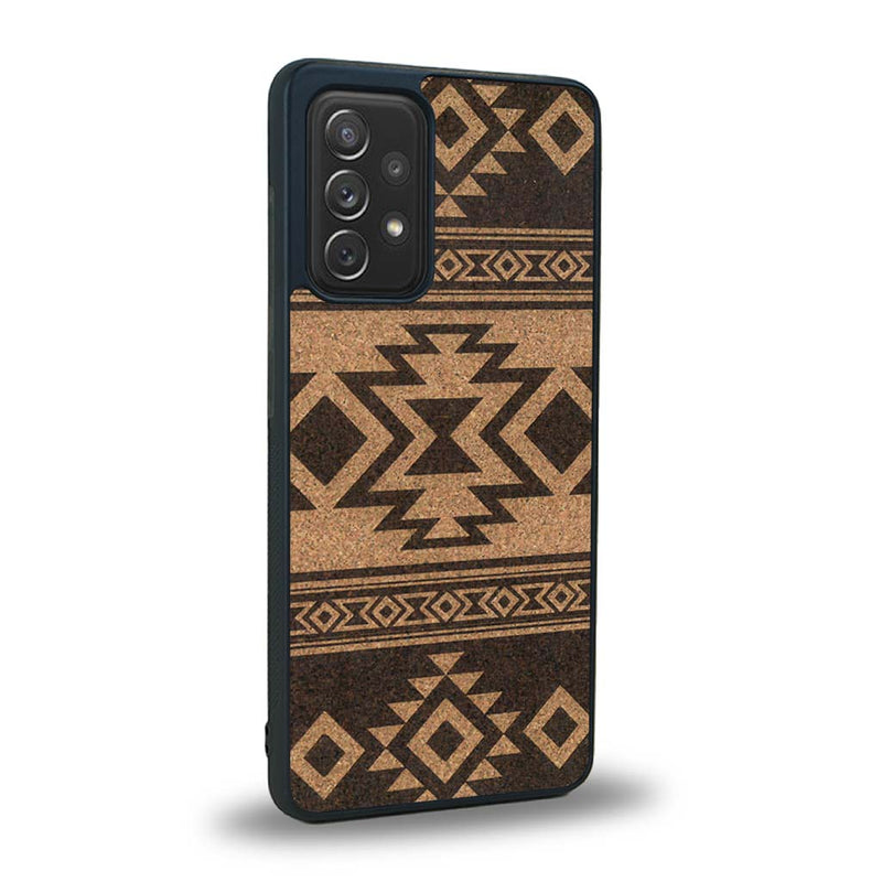 Coque de protection en bois véritable fabriquée en France pour Samsung A52 avec des motifs géométriques s'inspirant des temples aztèques, mayas et incas