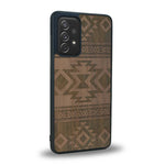 Coque de protection en bois véritable fabriquée en France pour Samsung A52 avec des motifs géométriques s'inspirant des temples aztèques, mayas et incas