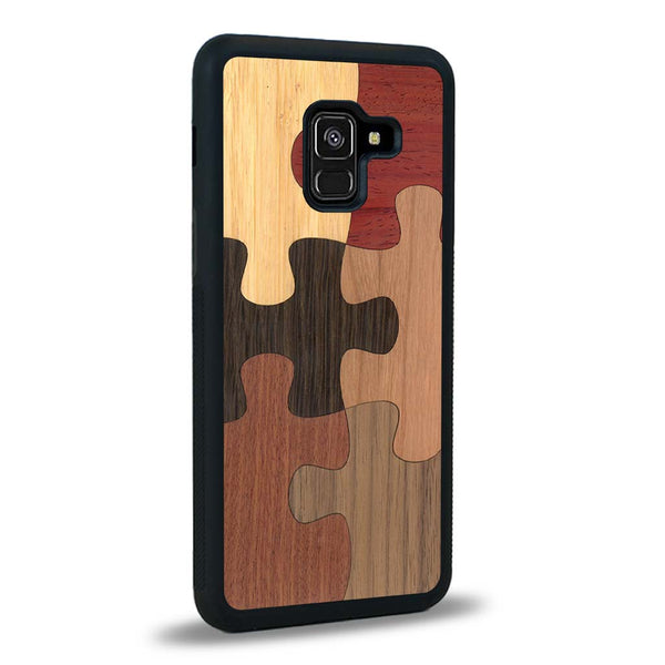 Coque de protection en bois véritable fabriquée en France pour Samsung A8 2018 représentant un puzzle en six pièces qui allie du chêne fumé, du noyer, du bambou, du padouk, du merisier et de l'acajou
