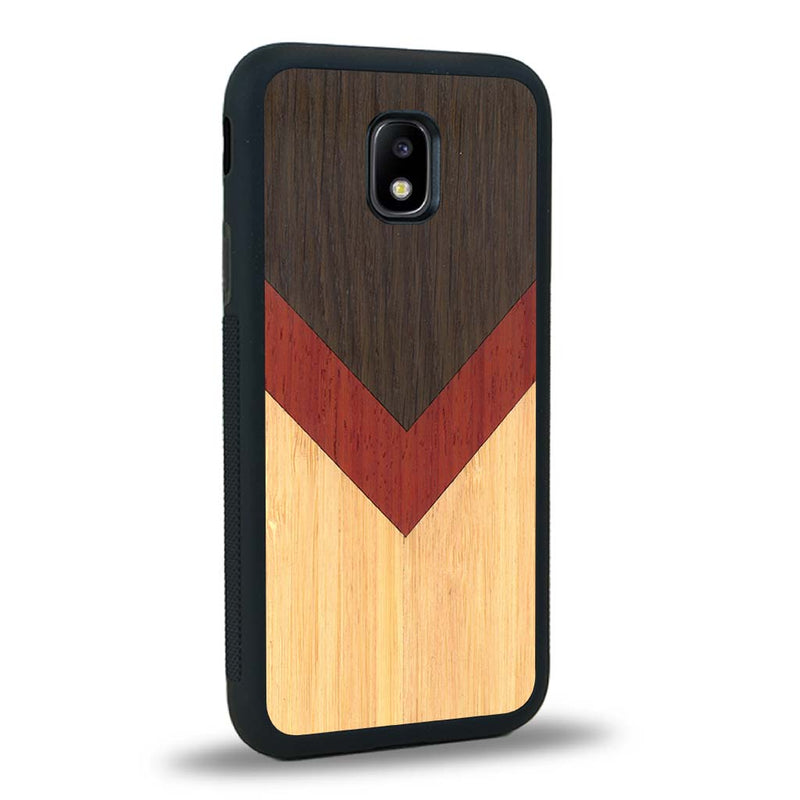 Coque de protection en bois véritable fabriquée en France pour Samsung J3 2017 alliant du chêne fumé, du padouk et du bambou en forme de chevron sur le thème de l'art abstrait