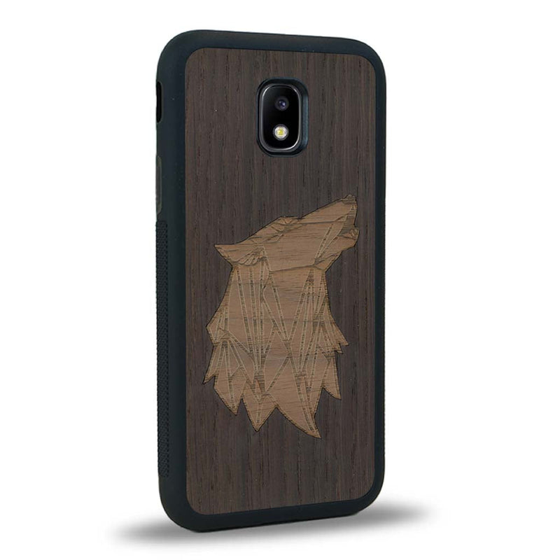 Coque de protection en bois véritable fabriquée en France pour Samsung J3 2017 alliant du chêne fumé et du noyer représentant une tête de loup géométrique de profil sur le thème des animaux et de la nature