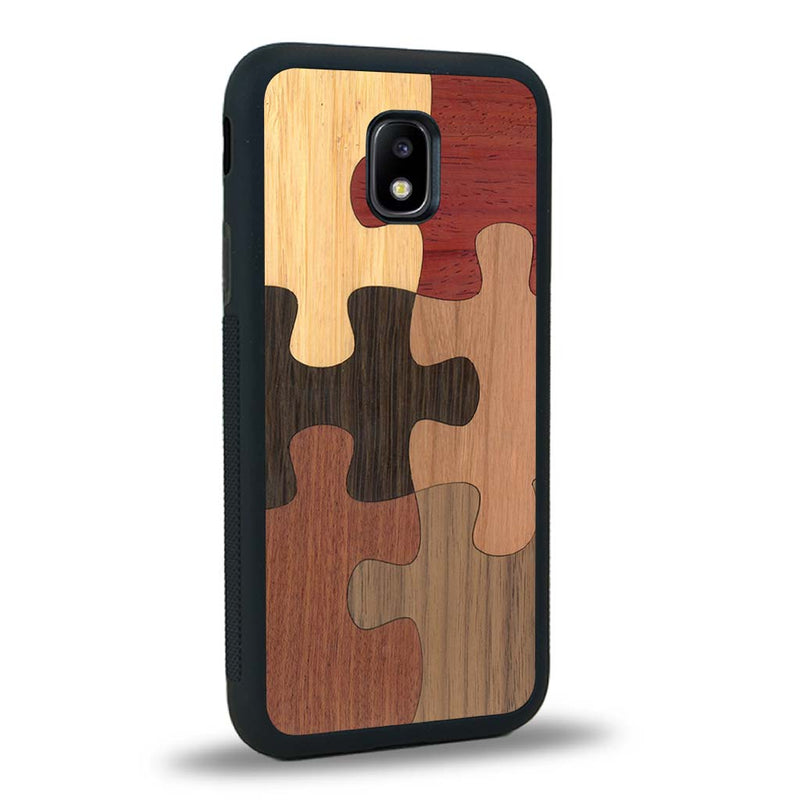 Coque de protection en bois véritable fabriquée en France pour Samsung J3 2017 représentant un puzzle en six pièces qui allie du chêne fumé, du noyer, du bambou, du padouk, du merisier et de l'acajou