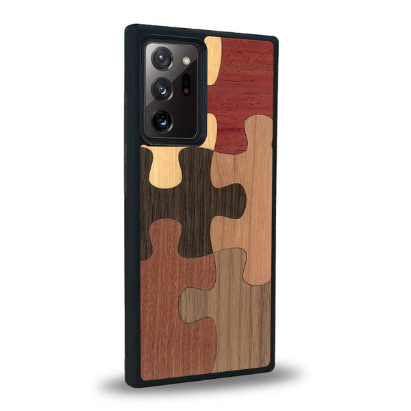 Coque de protection en bois véritable fabriquée en France pour Samsung Note 20+ représentant un puzzle en six pièces qui allie du chêne fumé, du noyer, du bambou, du padouk, du merisier et de l'acajou