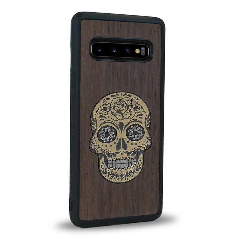 Coque de protection en bois véritable fabriquée en France pour Samsung Note 8 alliant du chêne fumé avec du métal argenté et doré représentant une tête de mort mexicaine sur le thème Dia de los Muertos