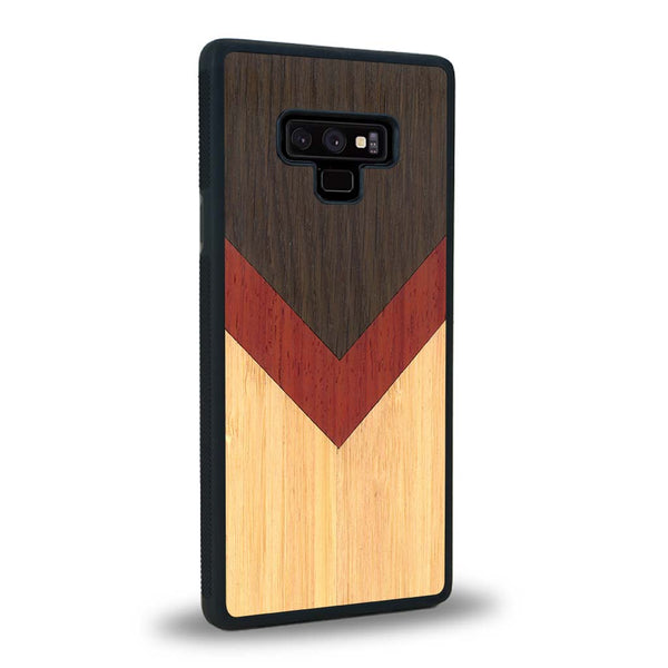 Coque de protection en bois véritable fabriquée en France pour Samsung Note 9 alliant du chêne fumé, du padouk et du bambou en forme de chevron sur le thème de l'art abstrait