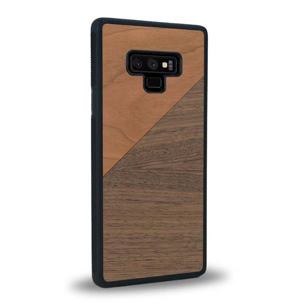 Coque de protection en bois véritable fabriquée en France pour Samsung Note 9 alliant du merisier et du noyer formant chacun un triangle avec une jointure en diagonale sur le thème de l'art abstrait