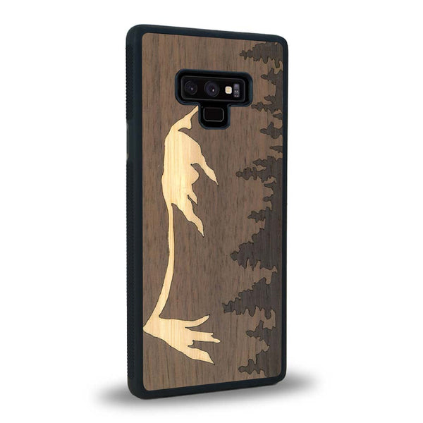 Coque de protection en bois véritable fabriquée en France pour Samsung Note 9 sur le thème de la nature et de la montagne qui allie du chêne fumé, du noyer et du bambou représentant le mont mézenc