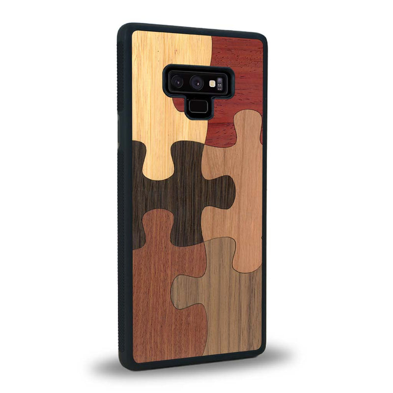 Coque de protection en bois véritable fabriquée en France pour Samsung Note 9 représentant un puzzle en six pièces qui allie du chêne fumé, du noyer, du bambou, du padouk, du merisier et de l'acajou