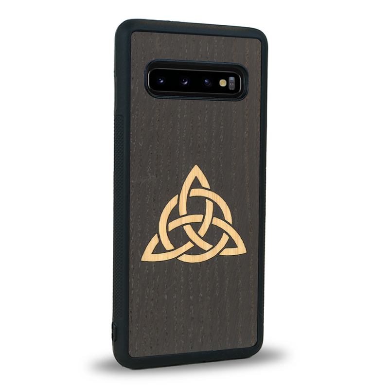 Coque de protection en bois véritable fabriquée en France pour Samsung S10 alliant du chêne fumé et du bambou représentant une triquetra