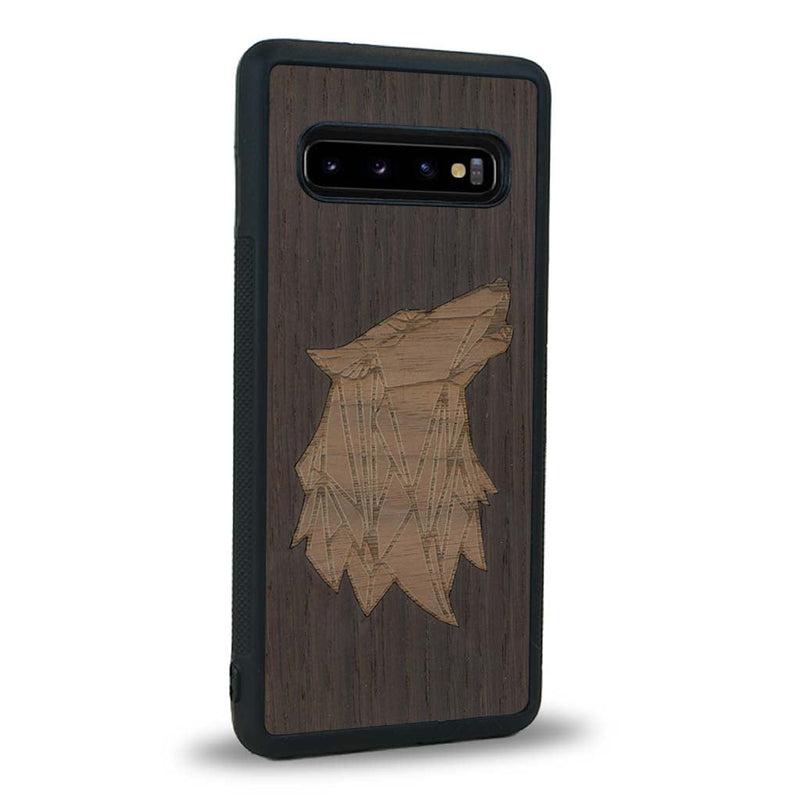 Coque de protection en bois véritable fabriquée en France pour Samsung S10 alliant du chêne fumé et du noyer représentant une tête de loup géométrique de profil sur le thème des animaux et de la nature