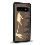 Coque de protection en bois véritable fabriquée en France pour Samsung S10 sur le thème de la nature et de la montagne qui allie du chêne fumé, du noyer et du bambou représentant le mont mézenc