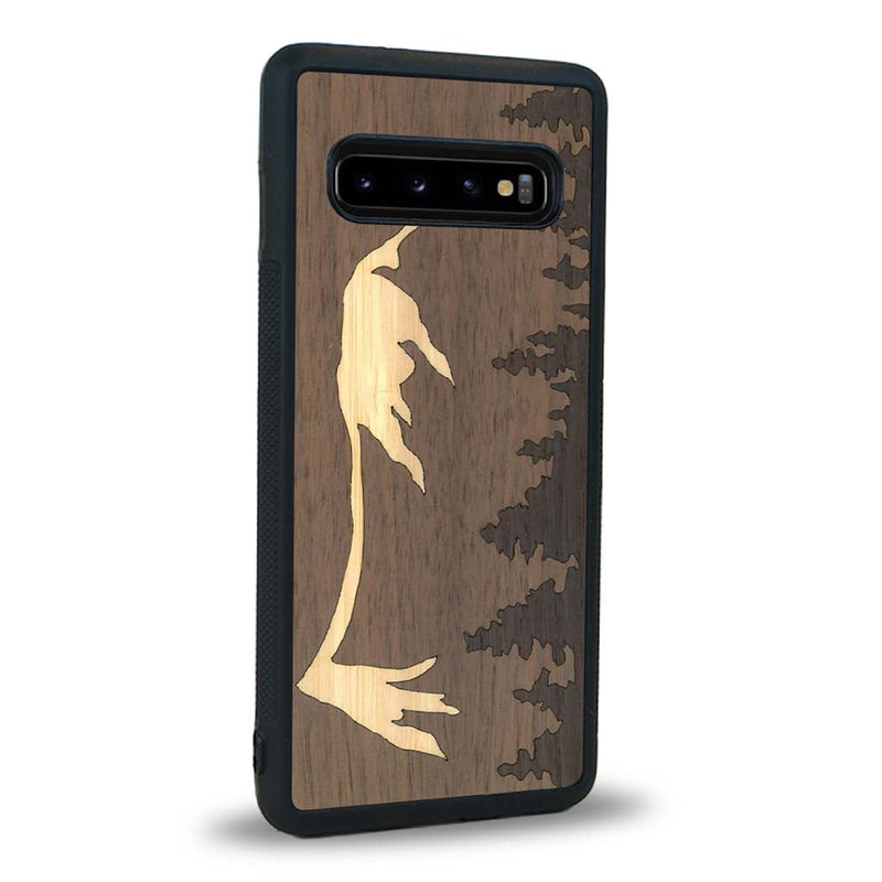 Coque de protection en bois véritable fabriquée en France pour Samsung S10 sur le thème de la nature et de la montagne qui allie du chêne fumé, du noyer et du bambou représentant le mont mézenc