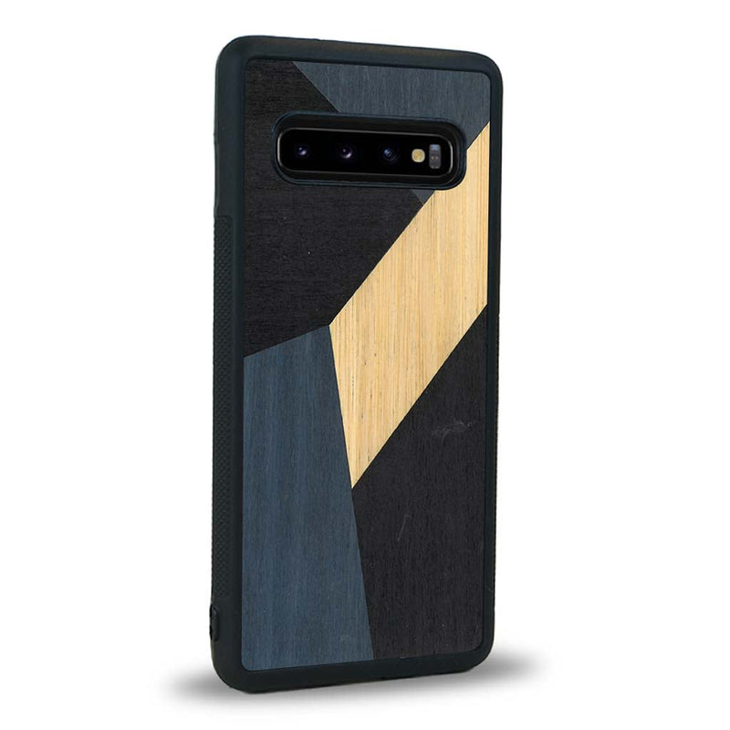 Coque de protection en bois véritable fabriquée en France pour Samsung S10 alliant du bambou, du tulipier bleu et noir en forme de mosaïque minimaliste sur le thème de l'art abstrait