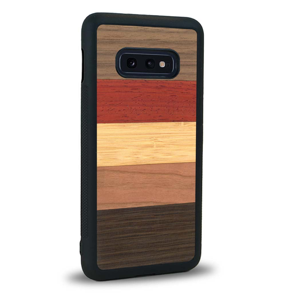 Coque de protection en bois véritable fabriquée en France pour Samsung S10E alliant des bandes horizontales de bambou, merisier, padouk, noyer et chêne fumé