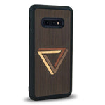 Coque de protection en bois véritable fabriquée en France pour Samsung S10E sur le thème de l'art géométrique qui allie du chêne fumé, du noyer, du bambou et du padouk représentant le triangle de penrose