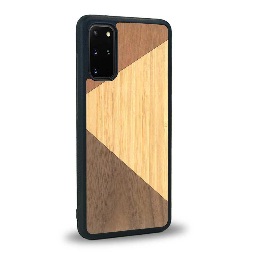 Coque de protection en bois véritable fabriquée en France pour Samsung S20FE alliant du merisier, du noyer et du bambou formant chacun deux triangles et un trapèze avec deux jointures en diagonale sur le thème de l'art abstrait