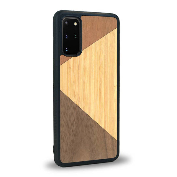 Coque de protection en bois véritable fabriquée en France pour Samsung S20FE alliant du merisier, du noyer et du bambou formant chacun deux triangles et un trapèze avec deux jointures en diagonale sur le thème de l'art abstrait