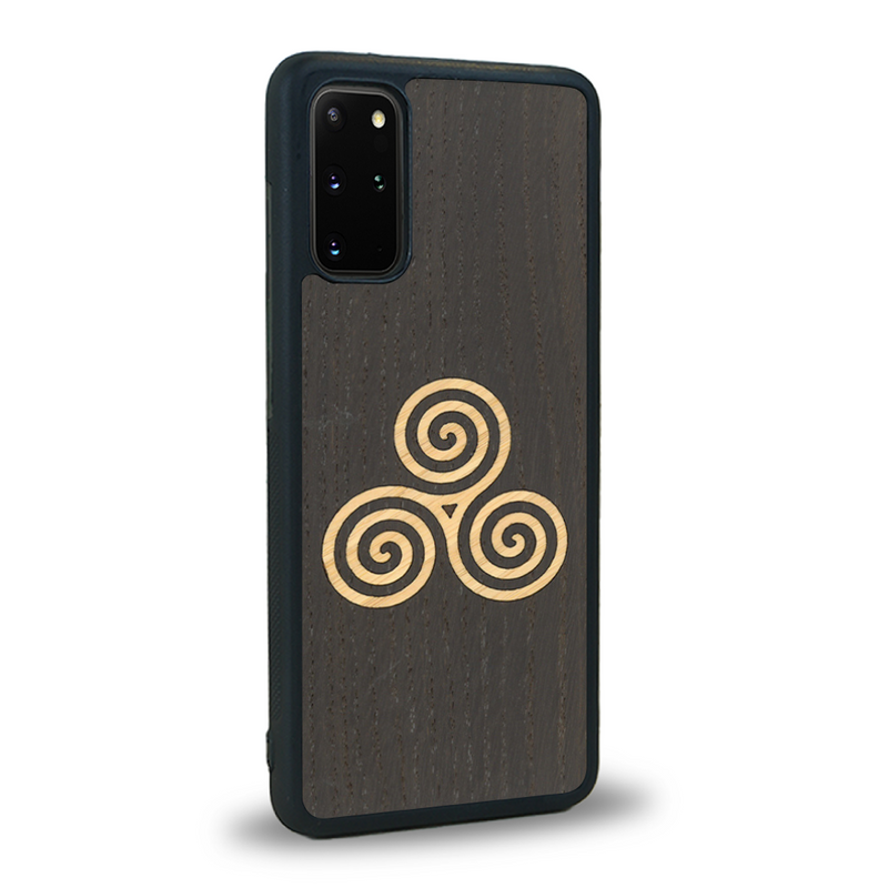 Coque de protection en bois véritable fabriquée en France pour Samsung S20FE alliant du chêne fumé et du bambou et doré représentant un triskell