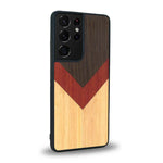 Coque de protection en bois véritable fabriquée en France pour Samsung S21 Ultra alliant du chêne fumé, du padouk et du bambou en forme de chevron sur le thème de l'art abstrait