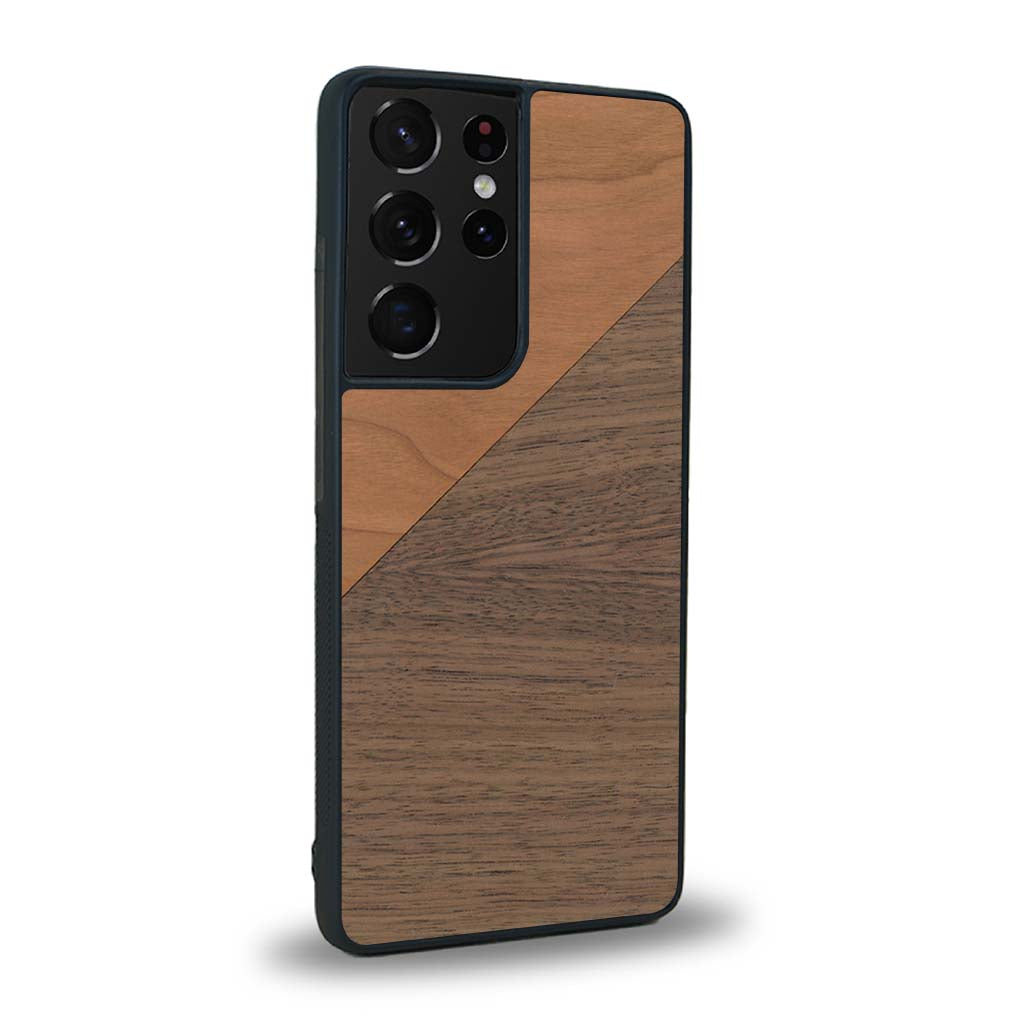 Coque de protection en bois véritable fabriquée en France pour Samsung S21 Ultra alliant du merisier et du noyer formant chacun un triangle avec une jointure en diagonale sur le thème de l'art abstrait