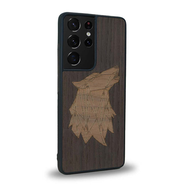 Coque de protection en bois véritable fabriquée en France pour Samsung S21 Ultra alliant du chêne fumé et du noyer représentant une tête de loup géométrique de profil sur le thème des animaux et de la nature