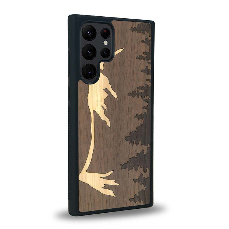 Coque de protection en bois véritable fabriquée en France pour Samsung S22 Ultra sur le thème de la nature et de la montagne qui allie du chêne fumé, du noyer et du bambou représentant le mont mézenc