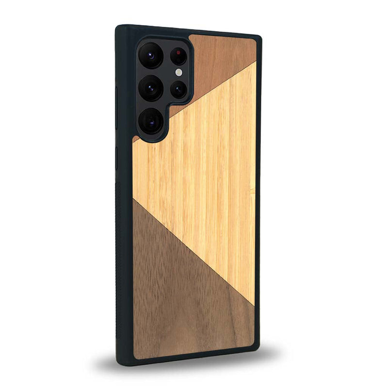 Coque de protection en bois véritable fabriquée en France pour Samsung S22 Ultra alliant du merisier, du noyer et du bambou formant chacun deux triangles et un trapèze avec deux jointures en diagonale sur le thème de l'art abstrait