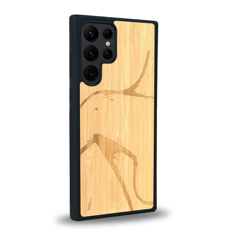 Coque de protection en bois véritable fabriquée en France pour Samsung S23 Ultra représentant une silhouette féminine dessinée à la main par l'artiste Maud Dabs