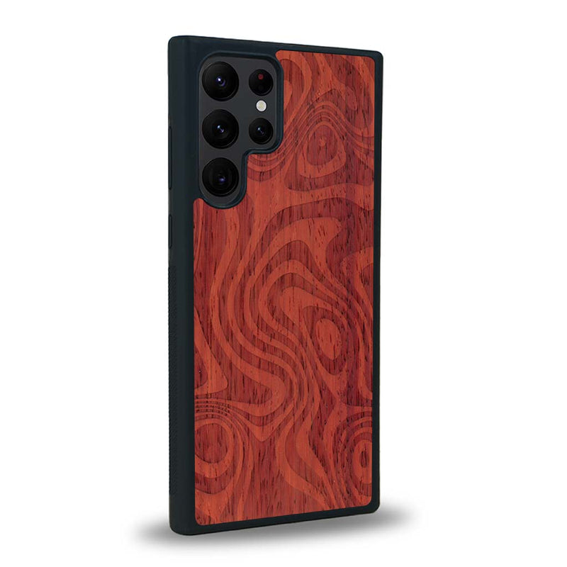 Coque de protection en bois véritable fabriquée en France pour Samsung S23 Ultra avec un motif abstrait représentant les mouvements de l'eau