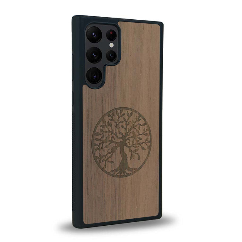 Coque de protection en bois véritable fabriquée en France pour Samsung S23 Ultra sur le thème de la spiritualité et du yoga avec une gravure zen représentant un arbre de vie