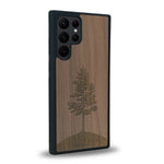Coque de protection en bois véritable fabriquée en France pour Samsung S23 Ultra sur le thème de la nature, de la fôret et de l'écoresponsabilité avec une gravure représentant un arbre 