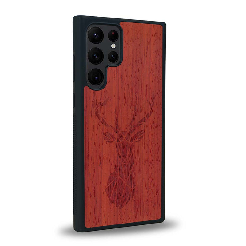 Coque de protection en bois véritable fabriquée en France pour Samsung S23 Ultra sur le thème de la nature et des animaux représentant une tête de cerf gométrique avec un design moderne et minimaliste