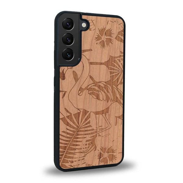 Coque de protection en bois véritable fabriquée en France pour Samsung S23+ sur le thème de la nature et des animaux représentant un flamant rose entre des fougères